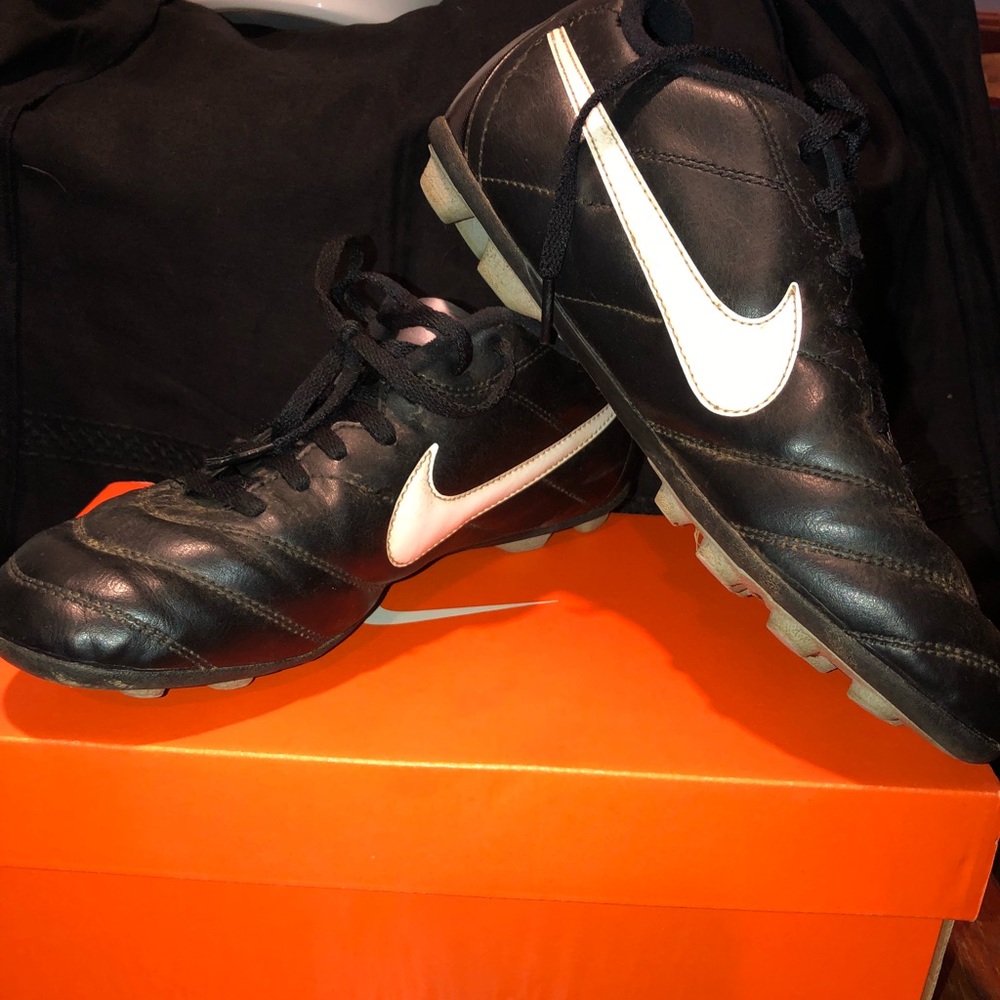 Soccer cleats